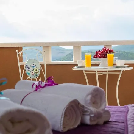 Four Bedroom Lećevica