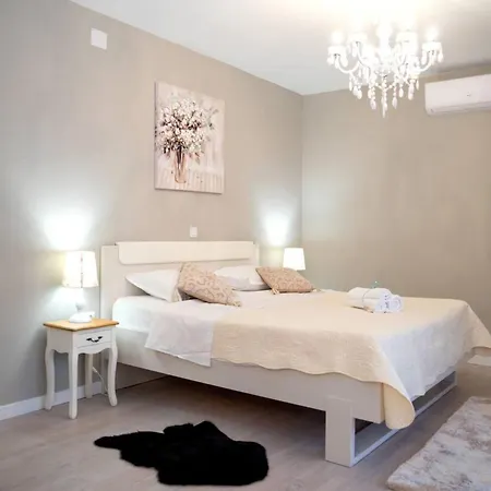Four Bedroom ヴィラ Lećevica