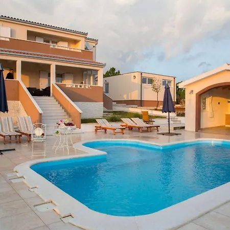Four Bedroom * Lećevica